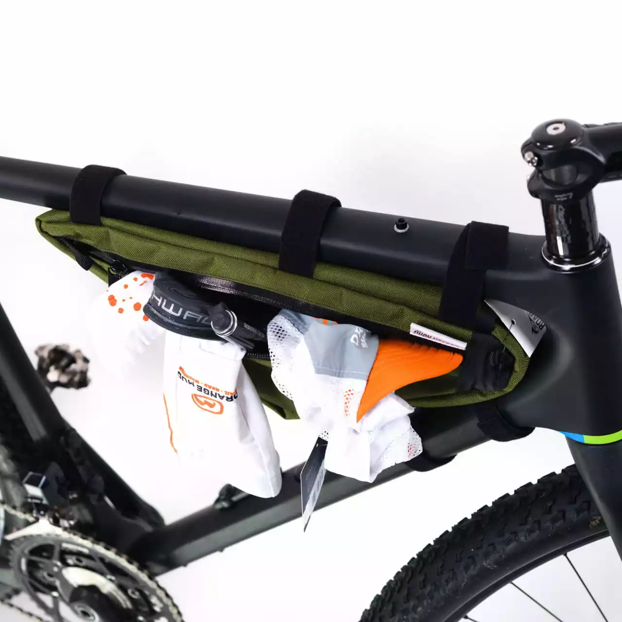 Road Runner Bags Wedge Half Frame Bag Schwarz Bikepacking-Rahmentasche 6 Road Runner Bags Wedge Half Frame Bag Schwarz Bikepacking-Rahmentasche – Bild 4