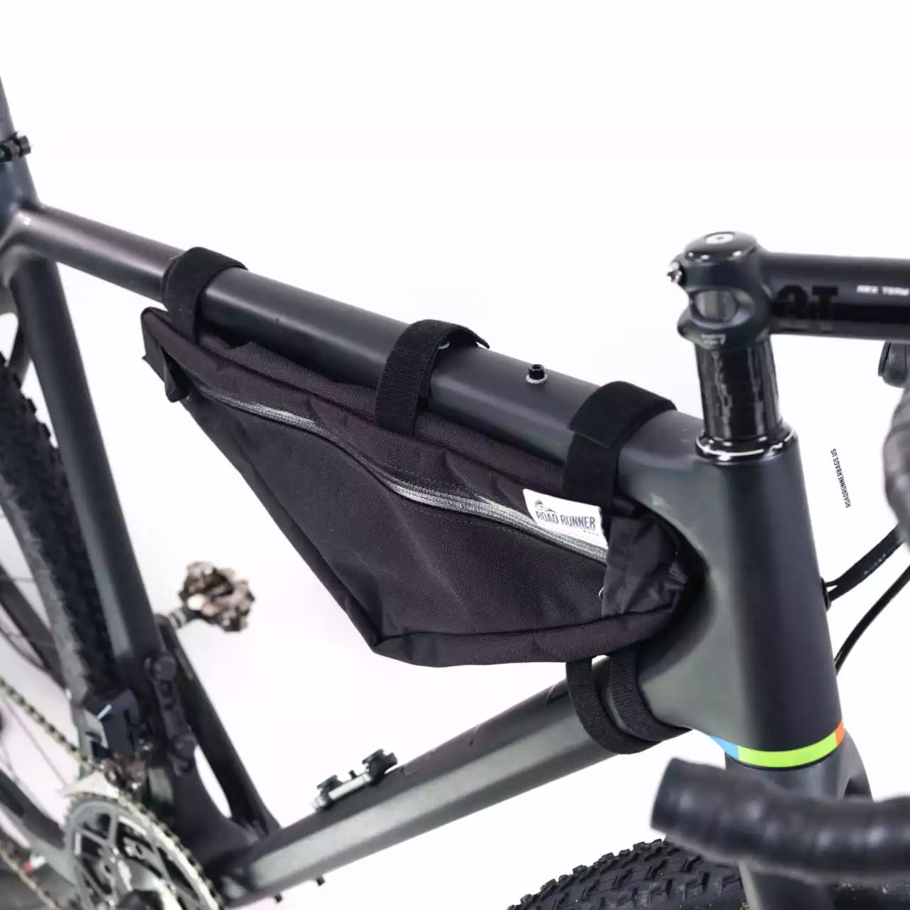 Road Runner Bags Wedge Half Frame Bag Schwarz Bikepacking-Rahmentasche 8 Road Runner Bags Wedge Half Frame Bag Schwarz Bikepacking-Rahmentasche – Bild 6