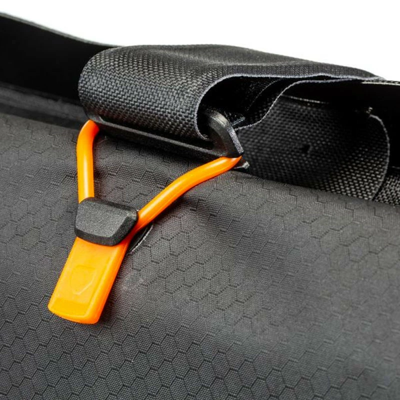 ORTLIEB Frame-Pack Rolltop Toptube Wasserabweisende Oberrohr-Rahmentasche - Schwarz 6 ORTLIEB Frame-Pack Rolltop Toptube Wasserabweisende Oberrohr-Rahmentasche - Schwarz – Bild 4