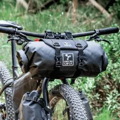 Geosmina Bikepacking Lenkertasche Harness Roll Bag - 15 Liter -Fahrrad Verkaufsgeschäft 68924587 05dxl1KS5bZjajn 1280x1280