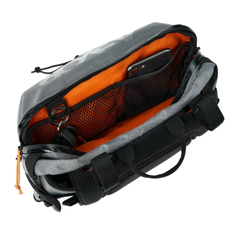 AEVOR Bar Bag Proof Sundown Lenker- Und Slingtasche 4 Liter Sundown (Grau) 4 AEVOR Bar Bag Proof Sundown Lenker- Und Slingtasche 4 Liter Sundown (Grau) – Bild 2