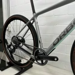 [EINZELSTÜCK] Orbea TERRA M21e TEAM 1X Silber/Grün Gr. S -Fahrrad Verkaufsgeschäft 68925351 03 1280x1280
