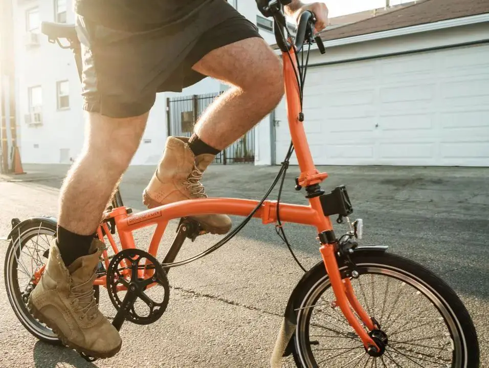 Fahrrad Verkaufsgeschäft -Fahrrad Verkaufsgeschäft 1 xe dap BROMPTON ra mat phien ban xe dap moi co mau sac gioi han theo mua.jpg